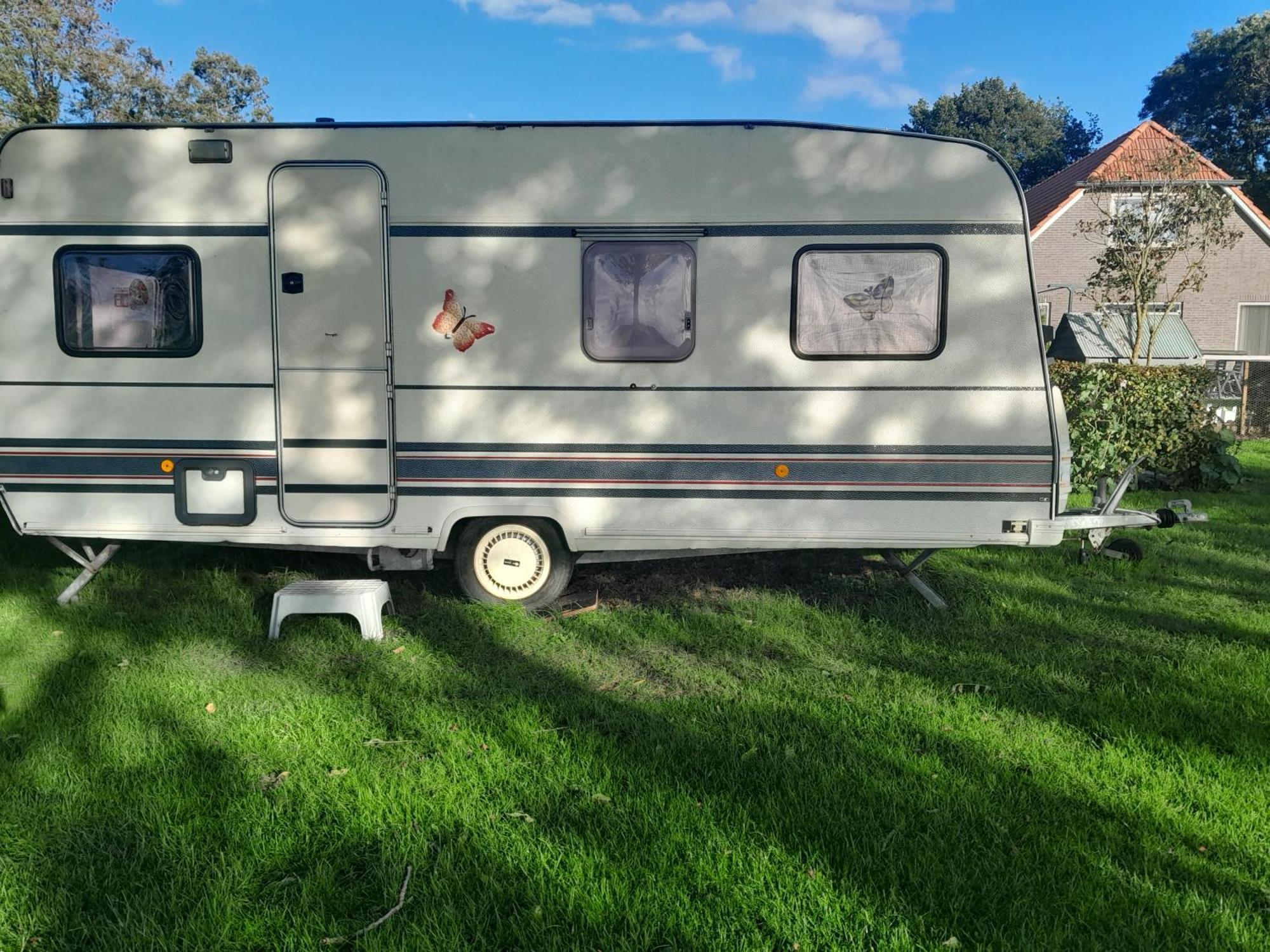 Caravan Vlinder Rouveen Стая снимка